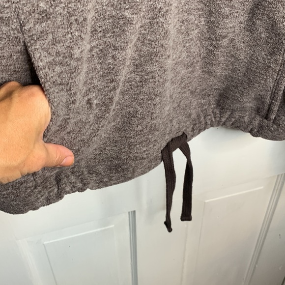 Beyond Yoga "New Terrain" sweatshirt Pullover Top in Raisin Size M - Picture 7 of 12